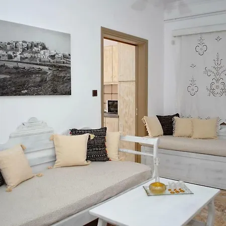Grandma's Elegant In Naxos Town Apartment *