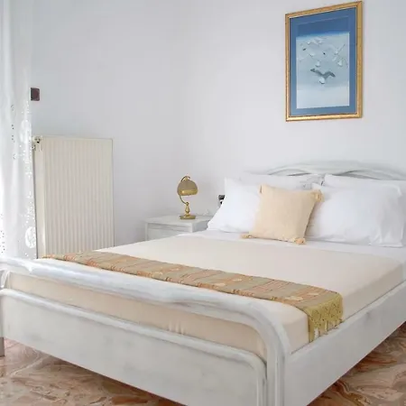 Grandma's Elegant In Naxos Town Apartment *