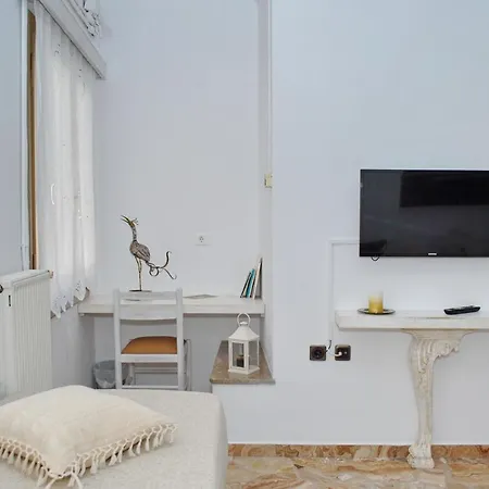 Grandma's Elegant In Naxos Town Apartment Naxos City